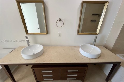 Купить кондоминиум в Майами, Флорида 1 спальня, 91.42м2, № 1970876 - фото 8