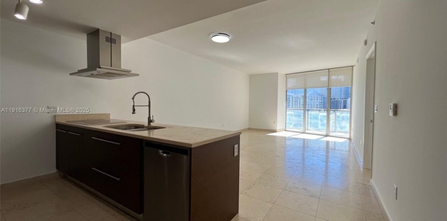 Кондоминиум с 1 спальней в Майами, Флорида № 1970876