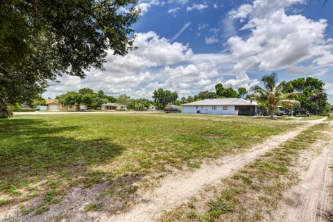 Commercial property in Naples, Florida № 2177700 - photo 5