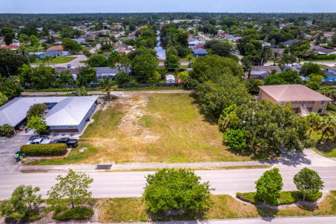 Commercial property in Naples, Florida № 2177700
