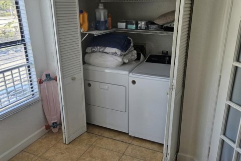 Condo in Davie, Florida, 1 bedroom № 1994014 - photo 9