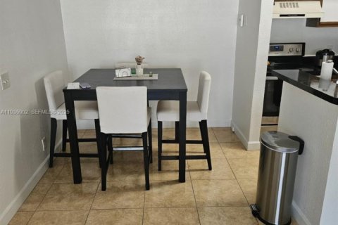 Condo in Davie, Florida, 1 bedroom № 1994014 - photo 3
