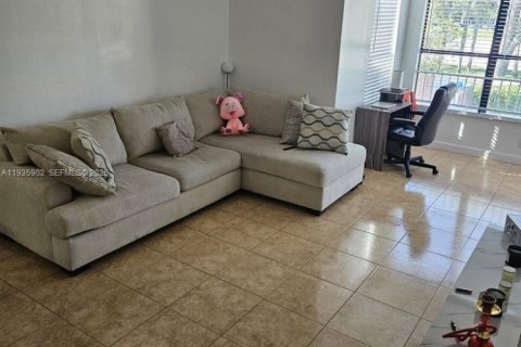 Condo in Davie, Florida, 1 bedroom № 1994014 - photo 1