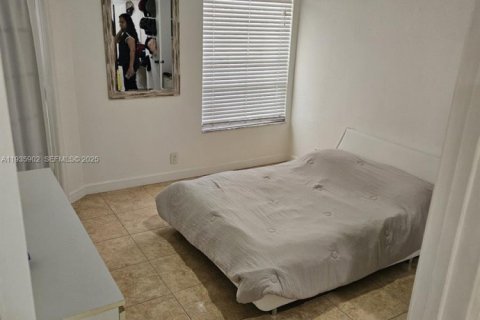 Condo in Davie, Florida, 1 bedroom № 1994014 - photo 5