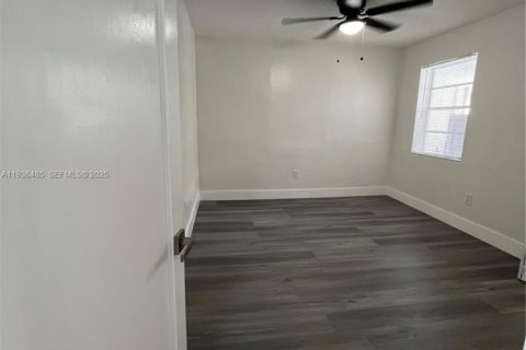 House in Miami, Florida 2 bedrooms, 170.2 sq.m. № 1994707 - photo 18