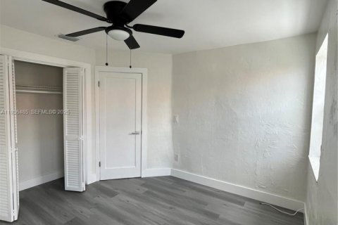 House in Miami, Florida 2 bedrooms, 170.2 sq.m. № 1994707 - photo 27