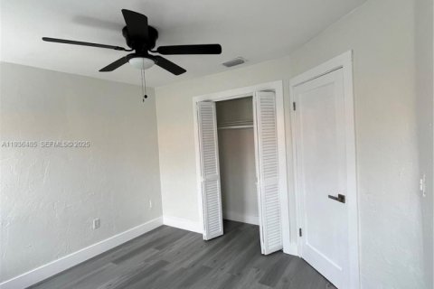 House in Miami, Florida 2 bedrooms, 170.2 sq.m. № 1994707 - photo 30