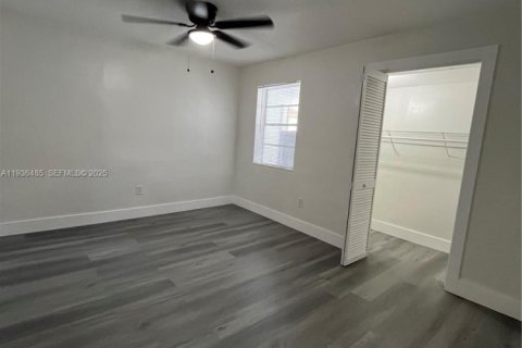 House in Miami, Florida 2 bedrooms, 170.2 sq.m. № 1994707 - photo 22