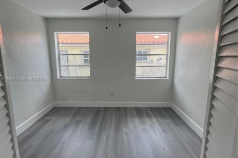 House in Miami, Florida 2 bedrooms, 170.2 sq.m. № 1994707 - photo 28