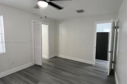 House in Miami, Florida 2 bedrooms, 170.2 sq.m. № 1994707 - photo 20