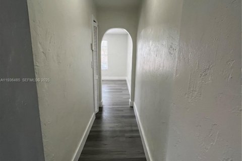 House in Miami, Florida 2 bedrooms, 170.2 sq.m. № 1994707 - photo 7