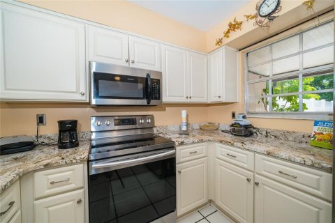 Adosado en venta en Tampa, Florida, 2 dormitorios, 120.96 m2 № 2234505 - foto 2
