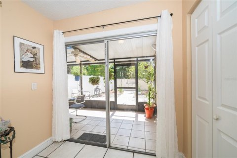 Adosado en venta en Tampa, Florida, 2 dormitorios, 120.96 m2 № 2234505 - foto 12