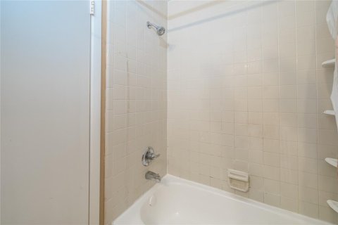 Adosado en venta en Tampa, Florida, 2 dormitorios, 120.96 m2 № 2234505 - foto 30