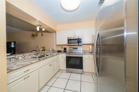 Adosado en venta en Tampa, Florida, 2 dormitorios, 120.96 m2 № 2234505 - foto 3
