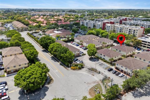 House in Hialeah, Florida 3 bedrooms, 109.62 sq.m. № 2048663 - photo 6