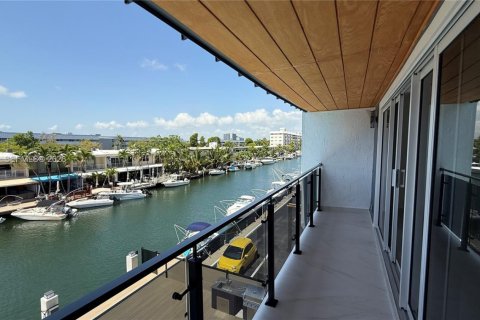 Adosado en alquiler en North Miami Beach, Florida, 3 dormitorios, 227.61 m2 № 2054642 - foto 24