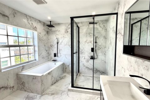 Adosado en alquiler en North Miami Beach, Florida, 3 dormitorios, 227.61 m2 № 2054642 - foto 21