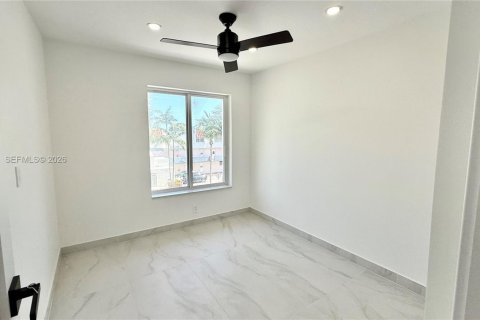 Adosado en alquiler en North Miami Beach, Florida, 3 dormitorios, 227.61 m2 № 2054642 - foto 16