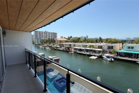Adosado en alquiler en North Miami Beach, Florida, 3 dormitorios, 227.61 m2 № 2054642 - foto 23