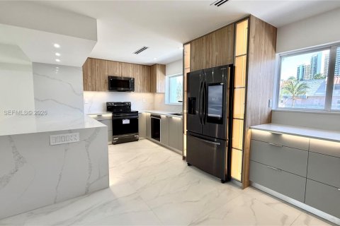Adosado en alquiler en North Miami Beach, Florida, 3 dormitorios, 227.61 m2 № 2054642 - foto 11