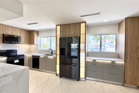 Adosado en alquiler en North Miami Beach, Florida, 3 dormitorios, 227.61 m2 № 2054642 - foto 2