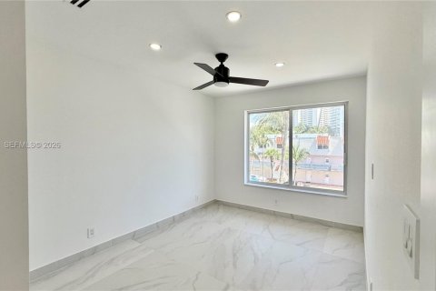 Adosado en alquiler en North Miami Beach, Florida, 3 dormitorios, 227.61 m2 № 2054642 - foto 17