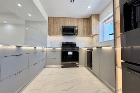 Adosado en alquiler en North Miami Beach, Florida, 3 dormitorios, 227.61 m2 № 2054642 - foto 13
