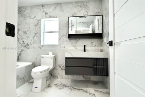 Adosado en alquiler en North Miami Beach, Florida, 3 dormitorios, 227.61 m2 № 2054642 - foto 18