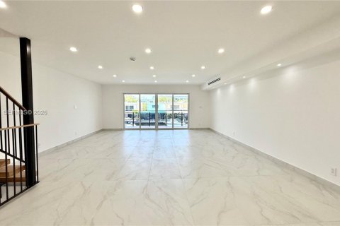 Adosado en alquiler en North Miami Beach, Florida, 3 dormitorios, 227.61 m2 № 2054642 - foto 4