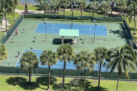 Купить кондоминиум в Майами, Флорида 2 спальни, 97.36м2, № 2047087 - фото 21