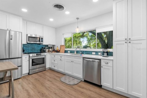 Villa ou maison à vendre à Largo, Floride: 2 chambres, 114.73 m2 № 2137790 - photo 11