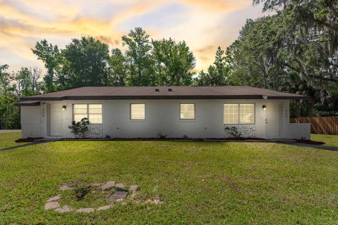 Commercial property in Crystal River, Florida 4 bedrooms, 176.51 sq.m. № 2212660