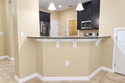 Touwnhouse à louer à Brandon, Floride: 3 chambres, 172.8 m2 № 2421792 - photo 12