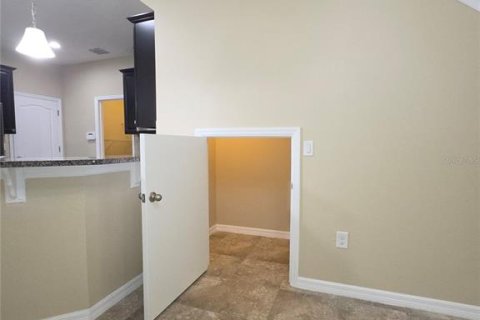Touwnhouse à louer à Brandon, Floride: 3 chambres, 172.8 m2 № 2421792 - photo 14