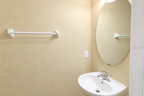 Touwnhouse à louer à Brandon, Floride: 3 chambres, 172.8 m2 № 2421792 - photo 15