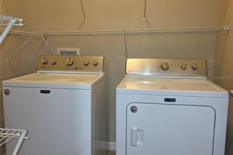 Touwnhouse à louer à Brandon, Floride: 3 chambres, 172.8 m2 № 2421792 - photo 13
