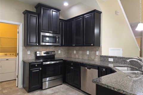 Touwnhouse à louer à Brandon, Floride: 3 chambres, 172.8 m2 № 2421792 - photo 9