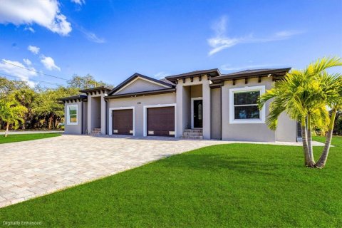 Immobilier commercial à vendre à Rotonda, Floride: 6 chambres, 242.66 m2 № 2350149 - photo 8