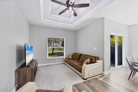 Immobilier commercial à vendre à Rotonda, Floride: 6 chambres, 242.66 m2 № 2350149 - photo 12