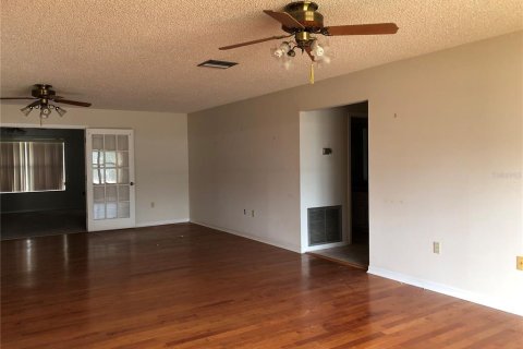 House in Leesburg, Florida 3 bedrooms, 215.16 sq.m. № 1557572 - photo 8