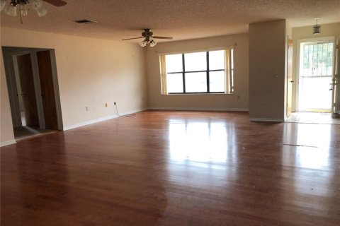 House in Leesburg, Florida 3 bedrooms, 215.16 sq.m. № 1557572 - photo 10