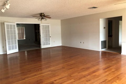 House in Leesburg, Florida 3 bedrooms, 215.16 sq.m. № 1557572 - photo 9