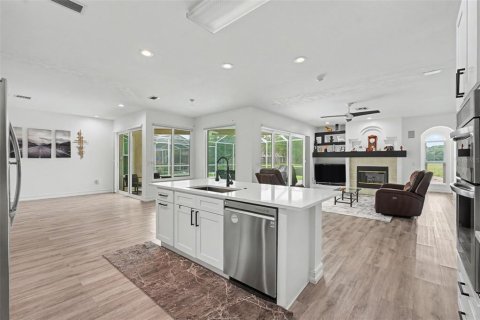 House in Odessa, Florida 4 bedrooms, 240.34 sq.m. № 2258483 - photo 12