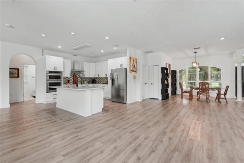 House in Odessa, Florida 4 bedrooms, 240.34 sq.m. № 2258483 - photo 7