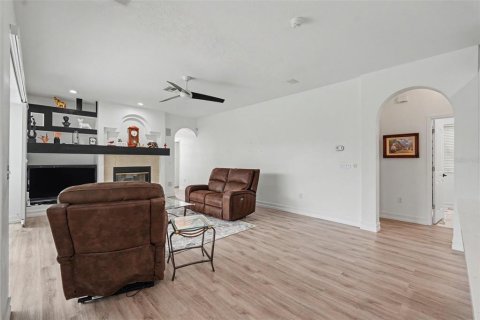 House in Odessa, Florida 4 bedrooms, 240.34 sq.m. № 2258483 - photo 17
