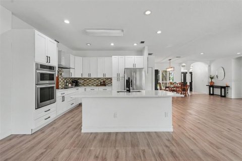 House in Odessa, Florida 4 bedrooms, 240.34 sq.m. № 2258483 - photo 9
