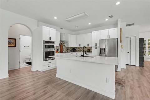 House in Odessa, Florida 4 bedrooms, 240.34 sq.m. № 2258483 - photo 8
