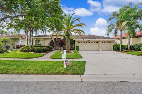 House in Odessa, Florida 4 bedrooms, 240.34 sq.m. № 2258483