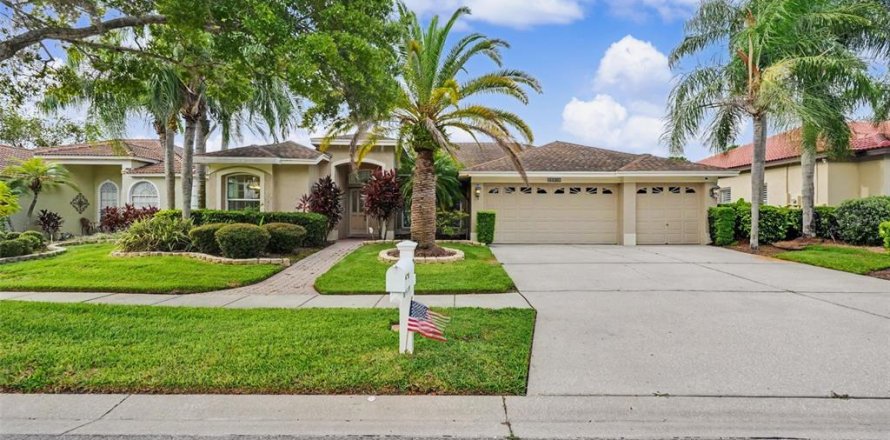 House in Odessa, Florida 4 bedrooms, 240.34 sq.m. № 2258483